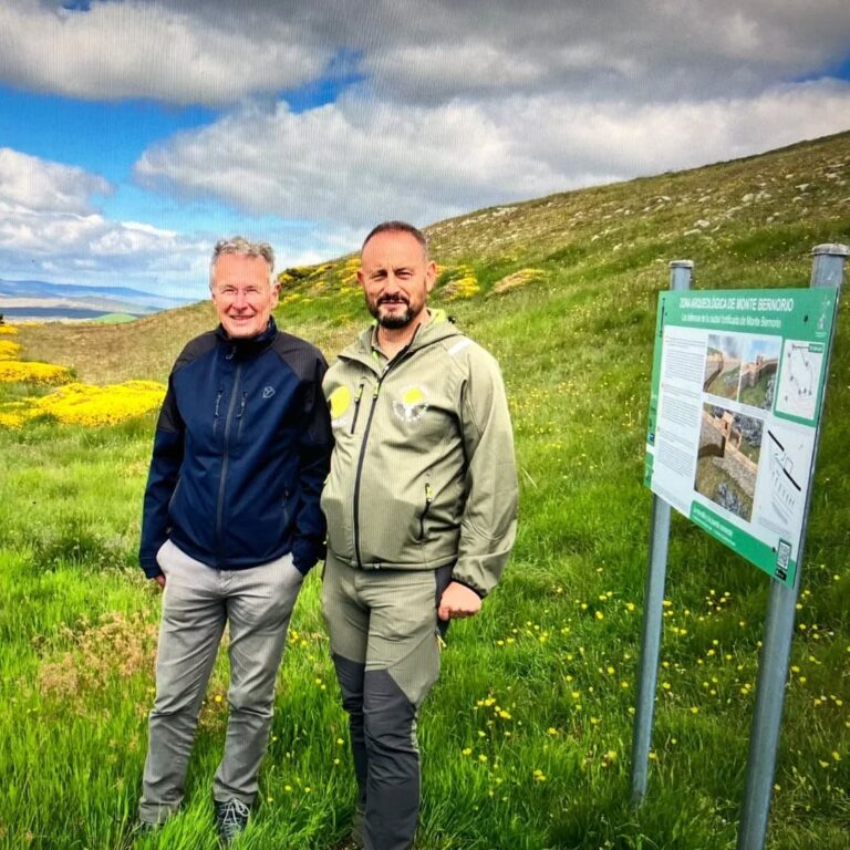 Visita de lujo en los yacimientos de La Loma y Monte Bernorio